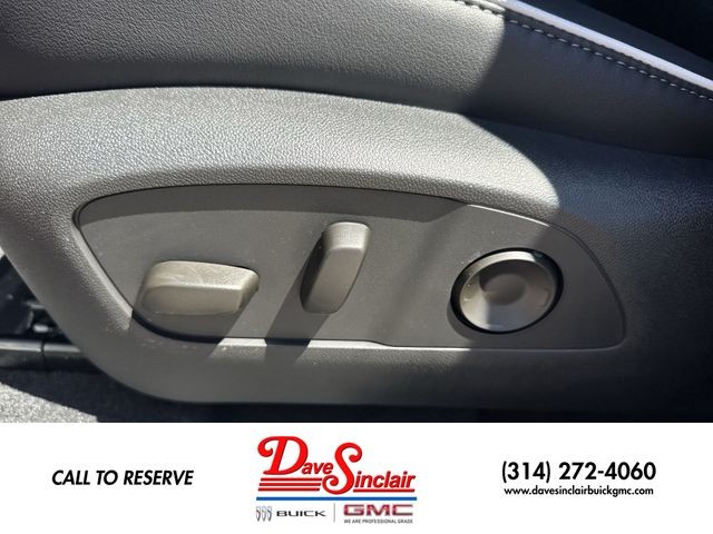 Buick Enclave Vehicle Full-screen Gallery Image 12