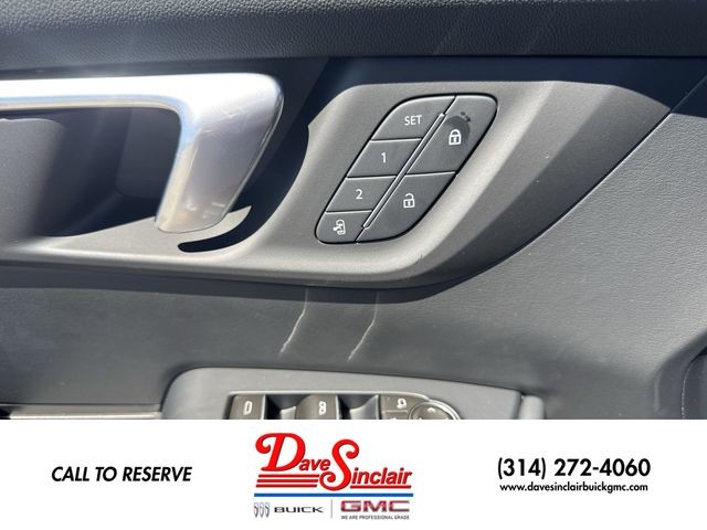Buick Enclave Vehicle Full-screen Gallery Image 13