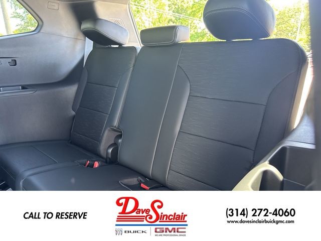 Buick Enclave Vehicle Full-screen Gallery Image 23