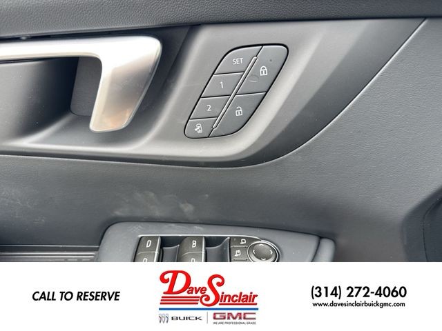 Buick Enclave Vehicle Full-screen Gallery Image 13