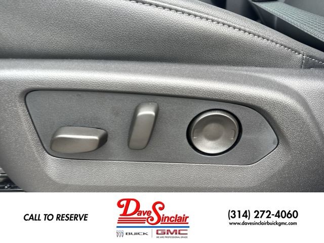GMC Sierra 1500 Vehicle Full-screen Gallery Image 12