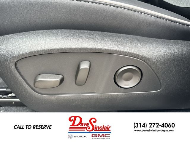 Buick Enclave Vehicle Full-screen Gallery Image 12