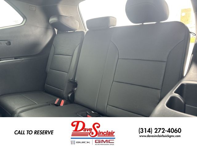 Buick Enclave Vehicle Full-screen Gallery Image 23