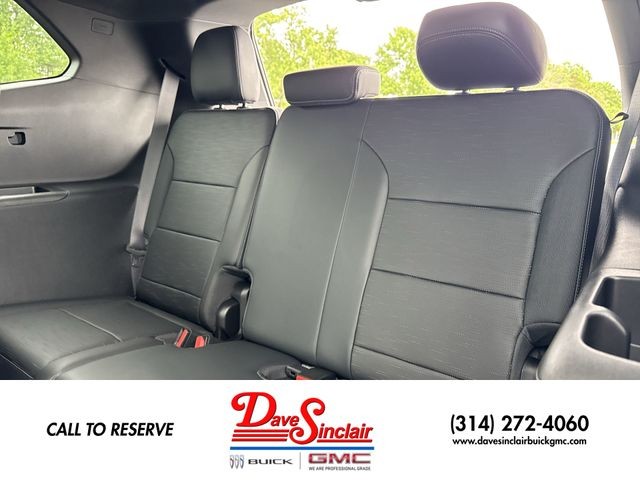 Buick Enclave Vehicle Full-screen Gallery Image 23