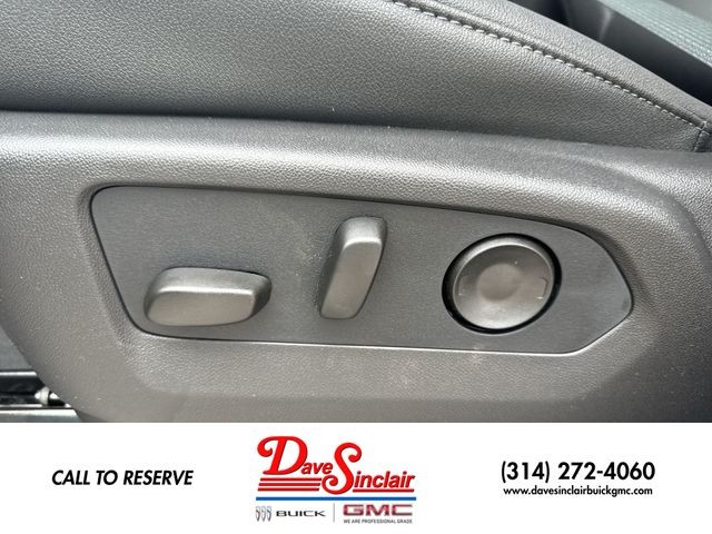 GMC Sierra 1500 Vehicle Full-screen Gallery Image 12