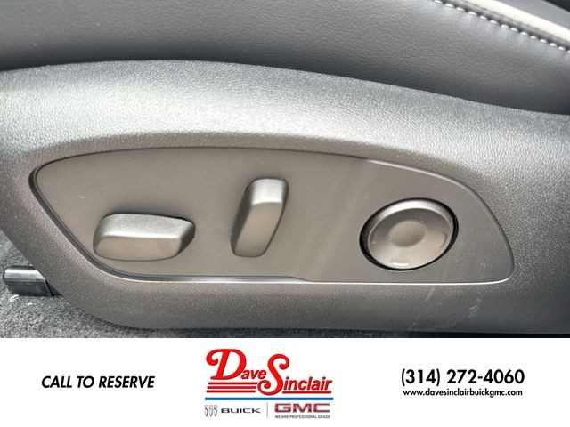 Buick Enclave Vehicle Full-screen Gallery Image 12