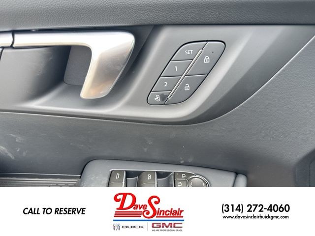 Buick Enclave Vehicle Full-screen Gallery Image 13