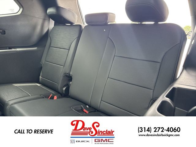 Buick Enclave Vehicle Full-screen Gallery Image 23