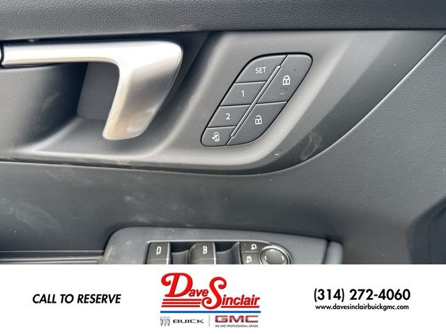 Buick Enclave Vehicle Full-screen Gallery Image 13