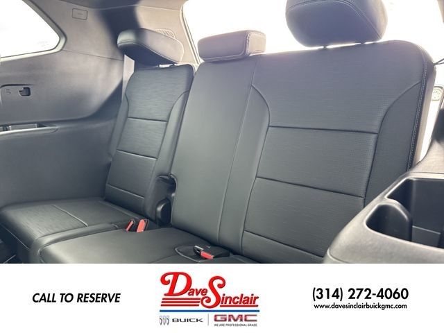 Buick Enclave Vehicle Full-screen Gallery Image 23