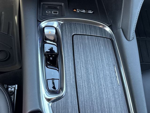 Buick Enclave Vehicle Full-screen Gallery Image 16
