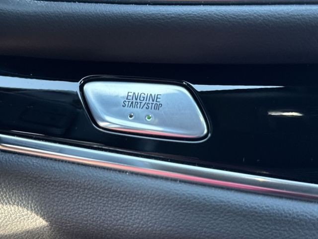 Buick Enclave Vehicle Full-screen Gallery Image 17