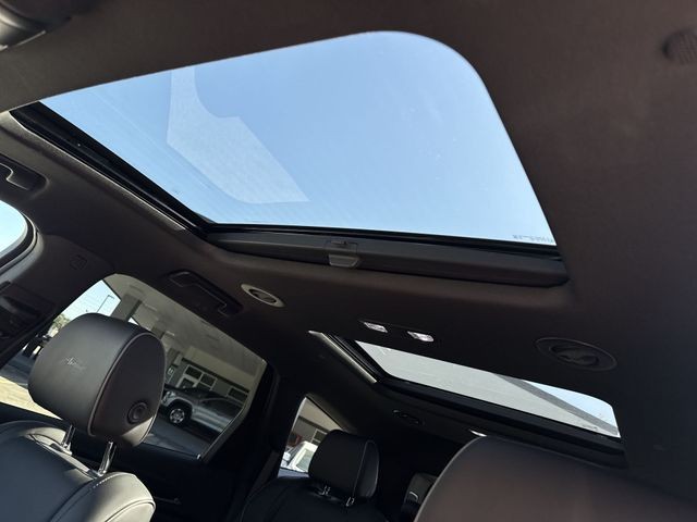 Buick Enclave Vehicle Full-screen Gallery Image 19