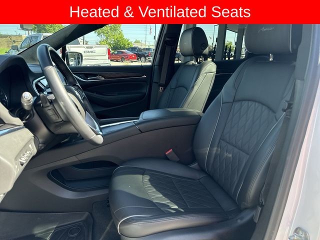 Buick Enclave Vehicle Full-screen Gallery Image 20