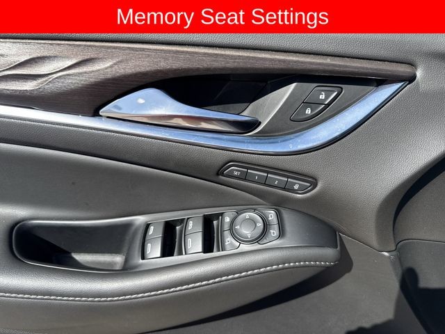 Buick Enclave Vehicle Full-screen Gallery Image 24