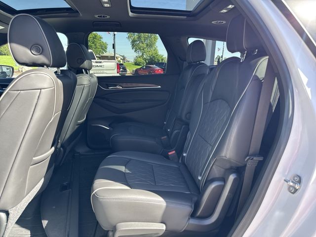 Buick Enclave Vehicle Full-screen Gallery Image 26