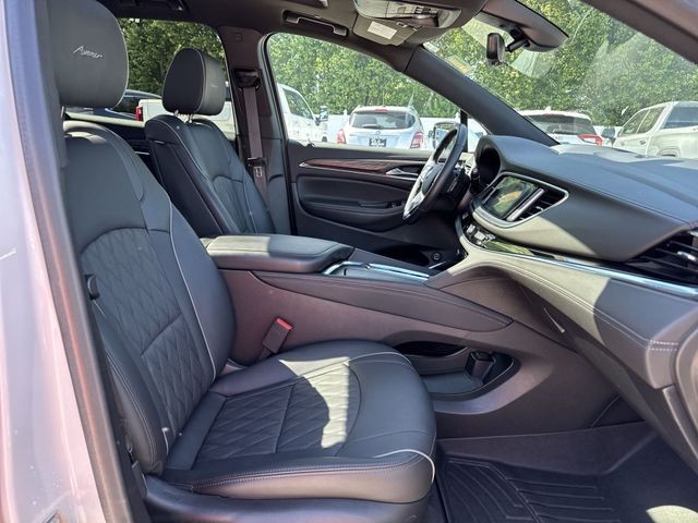 Buick Enclave Vehicle Full-screen Gallery Image 29