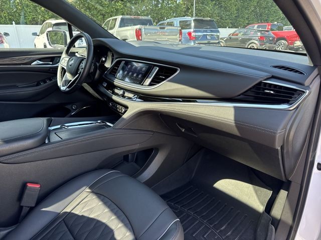 Buick Enclave Vehicle Full-screen Gallery Image 30