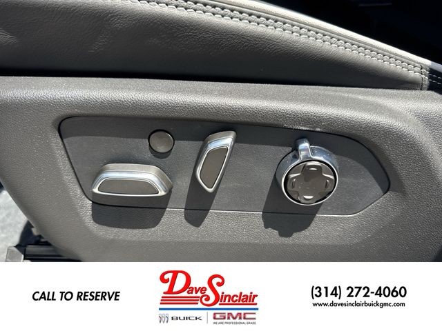 GMC Sierra 2500HD Vehicle Full-screen Gallery Image 12