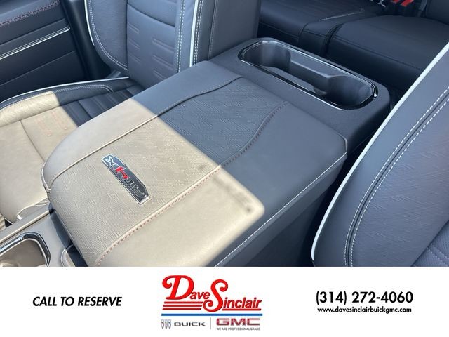 GMC Sierra 2500HD Vehicle Full-screen Gallery Image 21