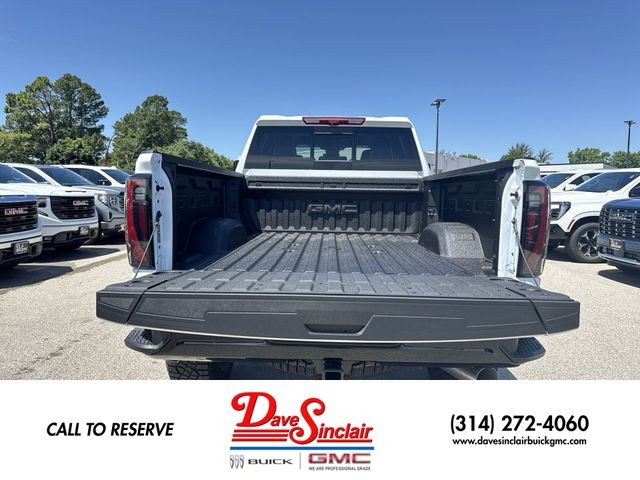 GMC Sierra 2500HD Vehicle Full-screen Gallery Image 24