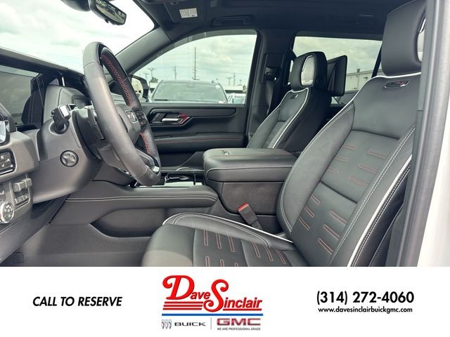 GMC Yukon Vehicle Full-screen Gallery Image 11