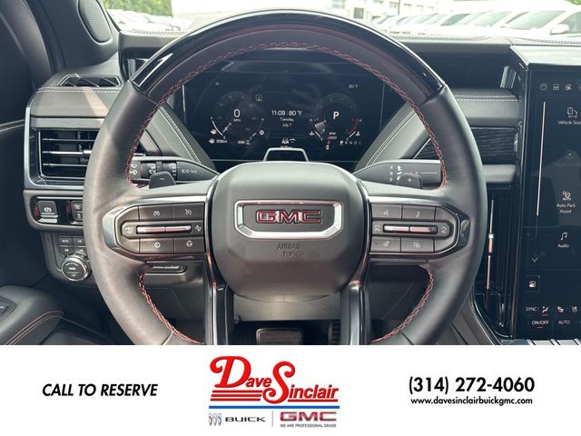 GMC Yukon Vehicle Full-screen Gallery Image 14