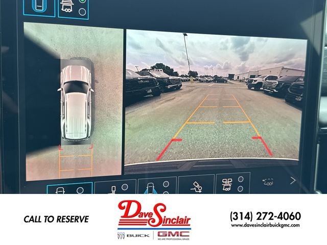 GMC Yukon Vehicle Full-screen Gallery Image 17