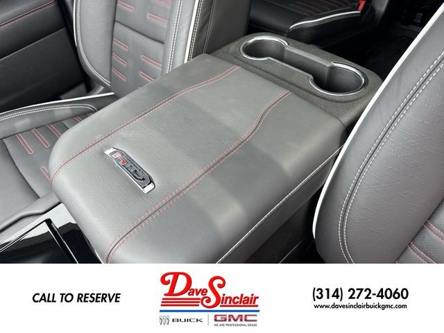 GMC Yukon Vehicle Full-screen Gallery Image 21