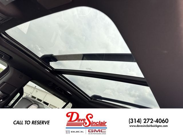 GMC Yukon Vehicle Full-screen Gallery Image 22