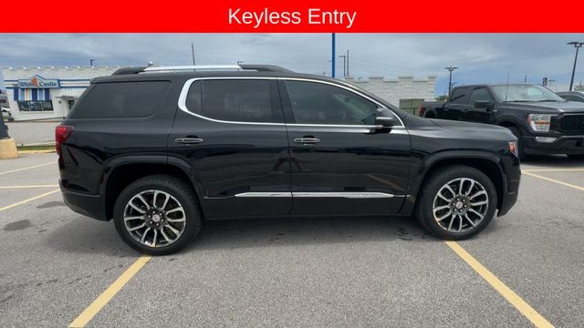 GMC Acadia Vehicle Full-screen Gallery Image 11