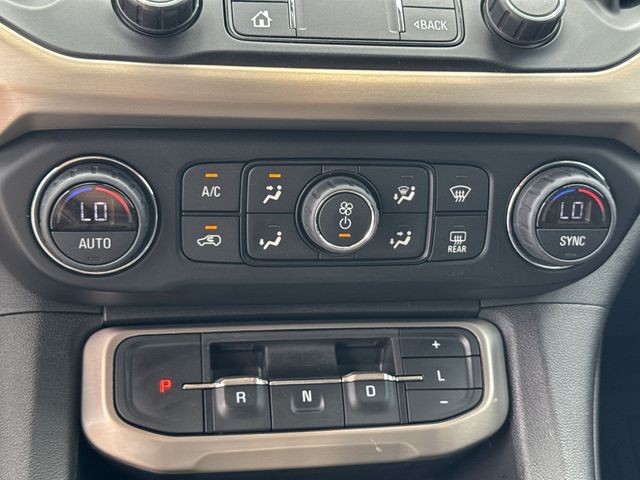 GMC Acadia Vehicle Full-screen Gallery Image 22