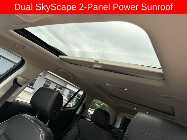 GMC Acadia Vehicle Full-screen Gallery Image 23