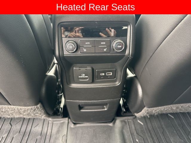 GMC Acadia Vehicle Full-screen Gallery Image 26