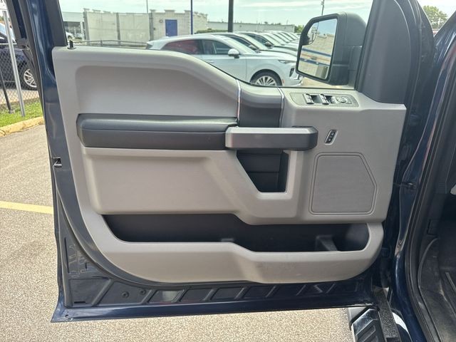 Ford F-150 Vehicle Full-screen Gallery Image 25