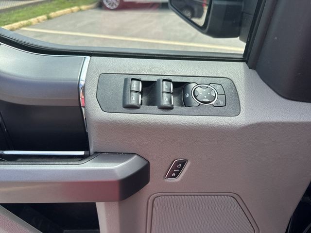 Ford F-150 Vehicle Full-screen Gallery Image 26