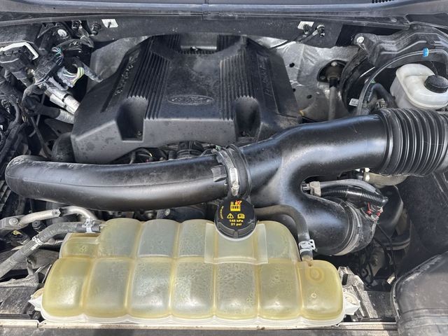 Ford F-150 Vehicle Full-screen Gallery Image 32