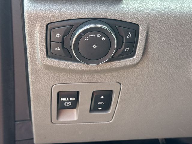 Ford F-150 Vehicle Full-screen Gallery Image 37