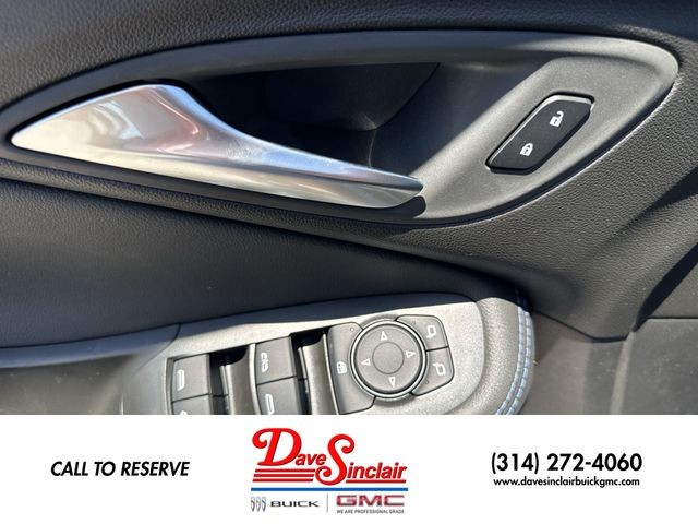 Buick Encore GX Vehicle Full-screen Gallery Image 13