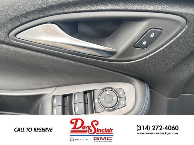 Buick Encore GX Vehicle Full-screen Gallery Image 13