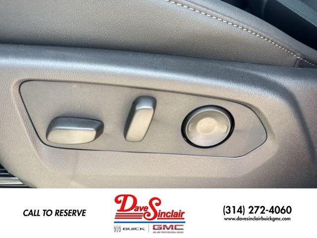 GMC Sierra 1500 Vehicle Full-screen Gallery Image 12