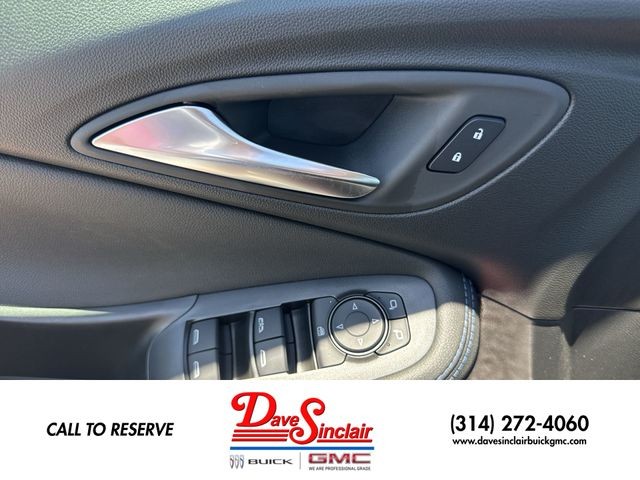 Buick Encore GX Vehicle Full-screen Gallery Image 13