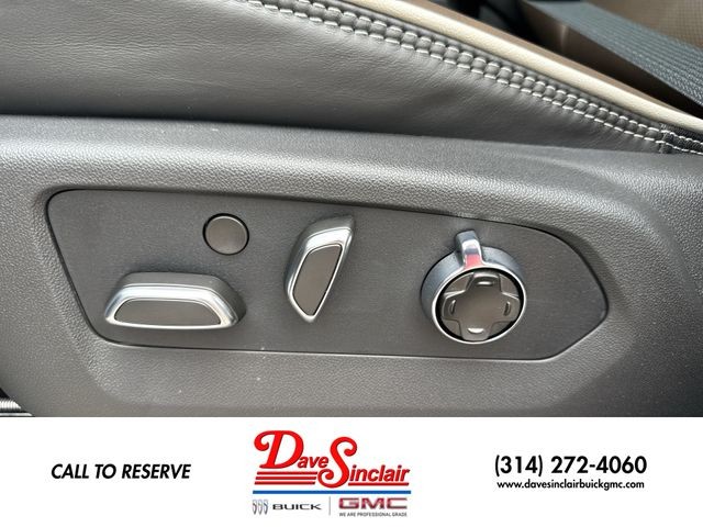 GMC Yukon Vehicle Full-screen Gallery Image 12