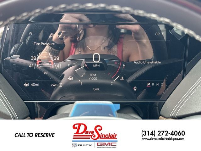 GMC Yukon Vehicle Full-screen Gallery Image 15