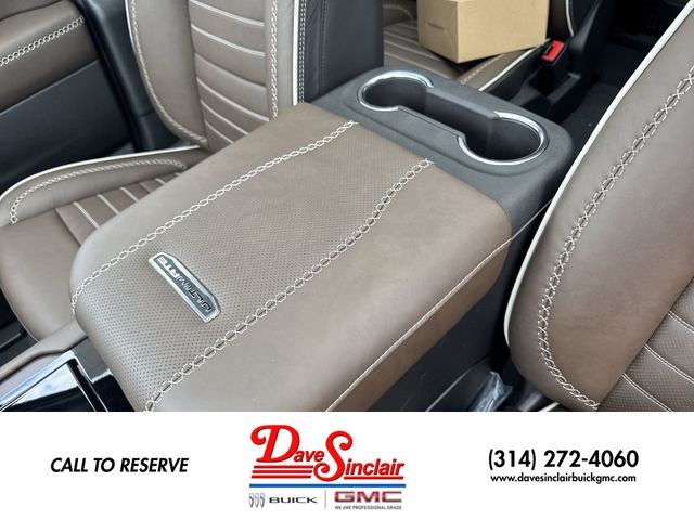 GMC Yukon Vehicle Full-screen Gallery Image 21