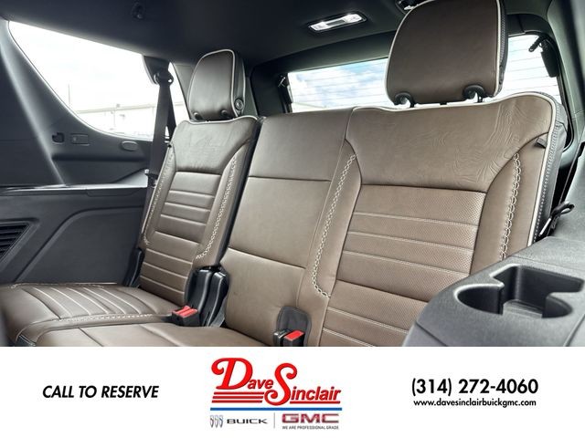 GMC Yukon Vehicle Full-screen Gallery Image 24