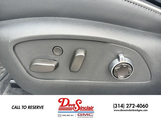 Buick Enclave Vehicle Full-screen Gallery Image 12
