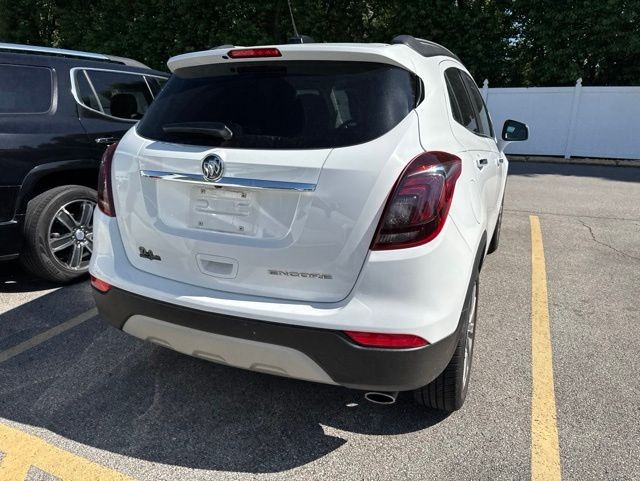 Buick Encore Vehicle Full-screen Gallery Image 09