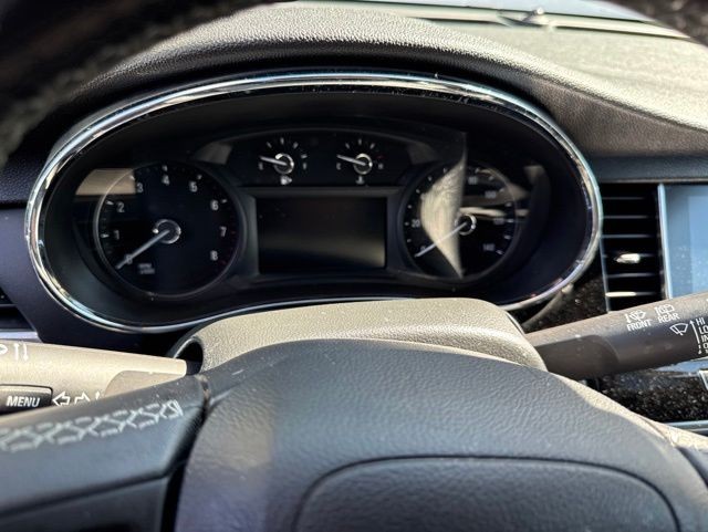 Buick Encore Vehicle Full-screen Gallery Image 12