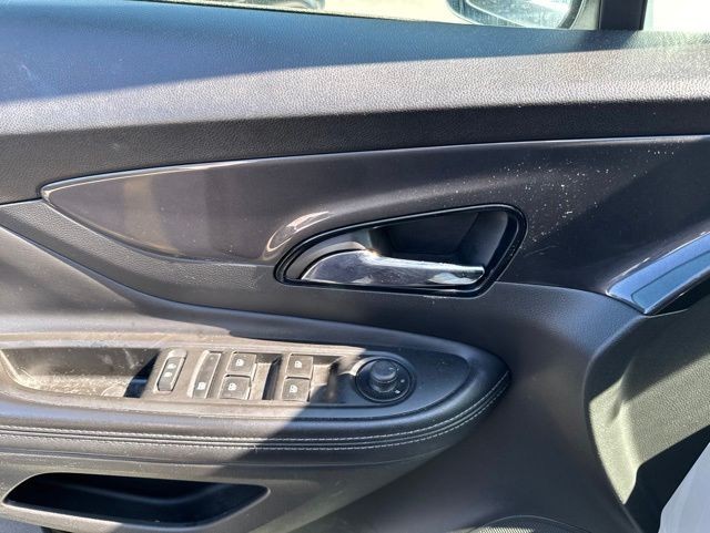 Buick Encore Vehicle Full-screen Gallery Image 13